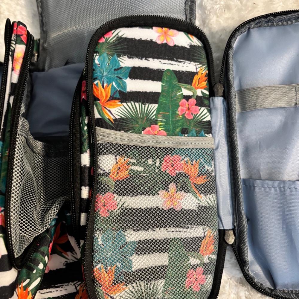 Booeen Women Toiletry Travel Hanging Bag Hawaiian Floral Pattern - Picture 3 of 7